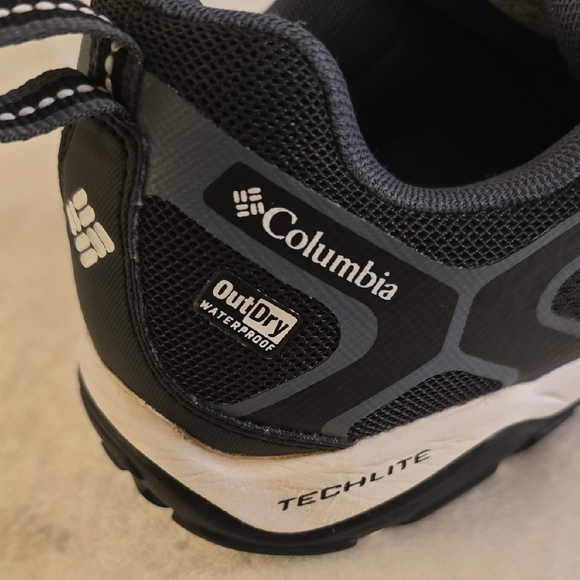 Columbia Black and Gray Sneakers with Sporty Design - Picture 2 of 16